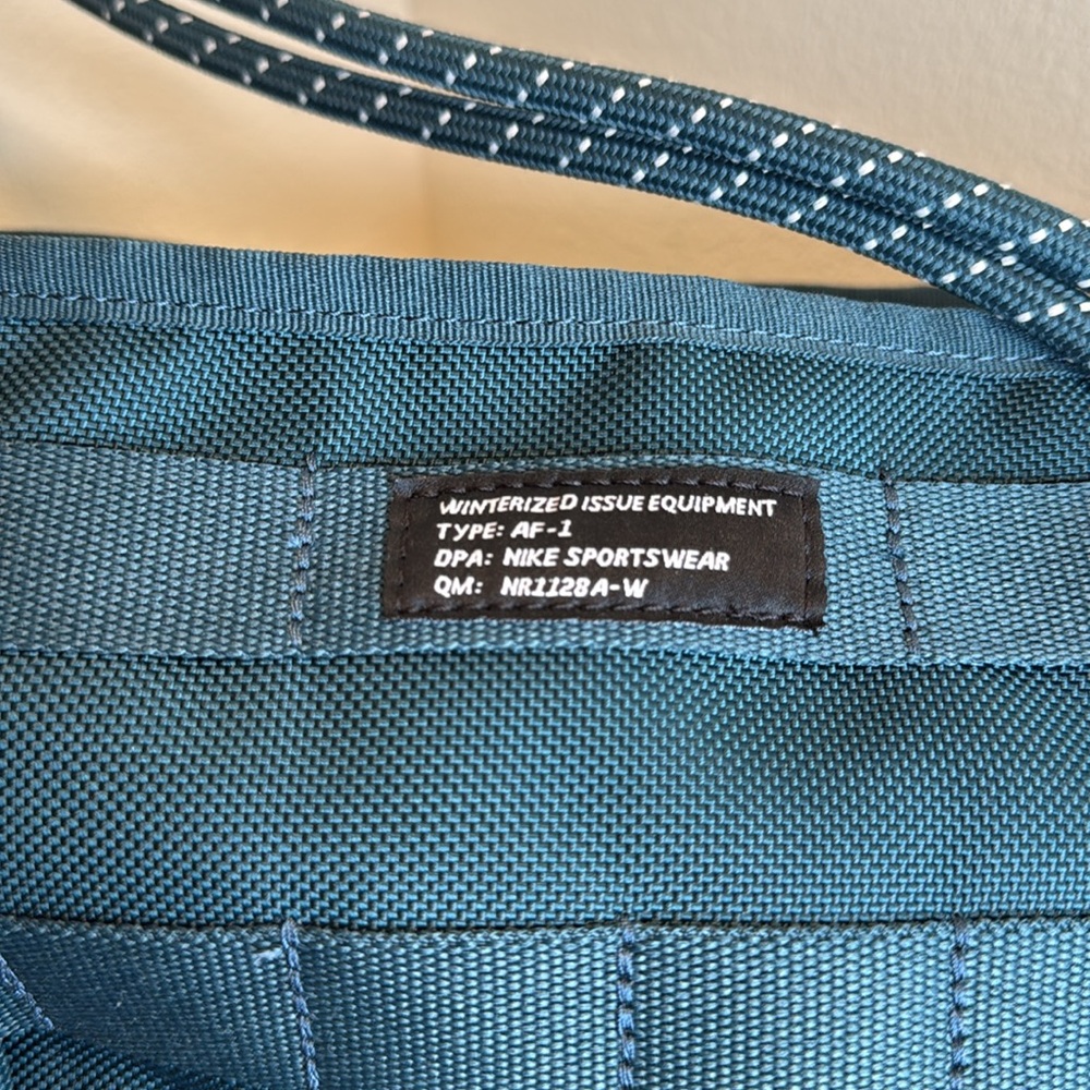 NWOT NIKE Stylish Dark Teal Tote Bag - Picture 9 of 12